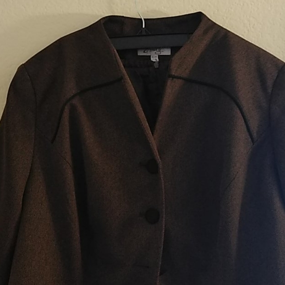 Skirt suit - Picture 4 of 4